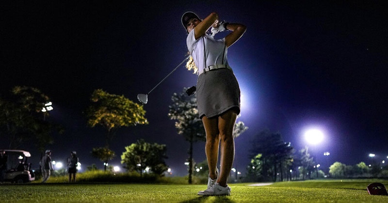 danh-golf-dem-dang-tro-thanh-lua-chon-duoc-yeu-thich-o-Han-Quoc